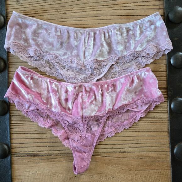 Victoria's Secret Dream Angels Wide Side Velvet and Lace Pink Thongs sz M New - Picture 4 of 4